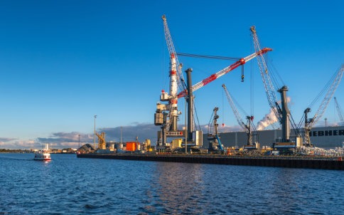 Hafenrundfahrt - Liebherr im Seehafen